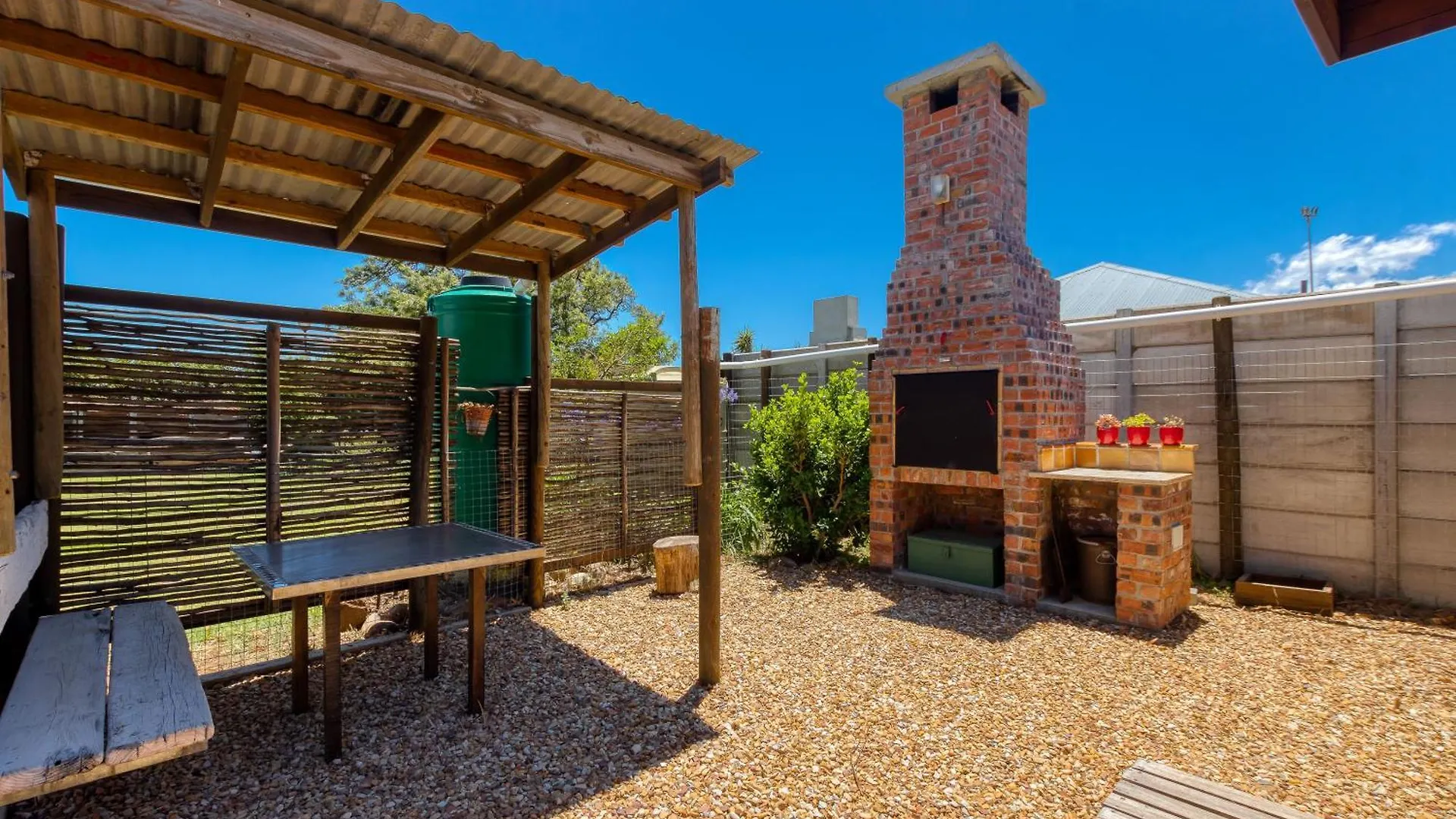 Privatunterkunft Ferienwohnung The Yard Gordonʼs Bay Südafrika